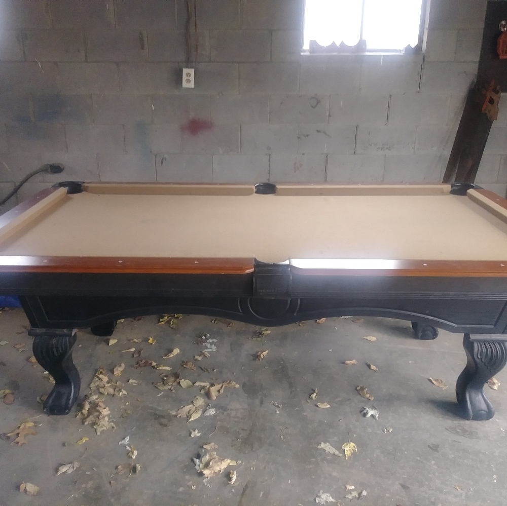 Pool table - Picture 2 of 2